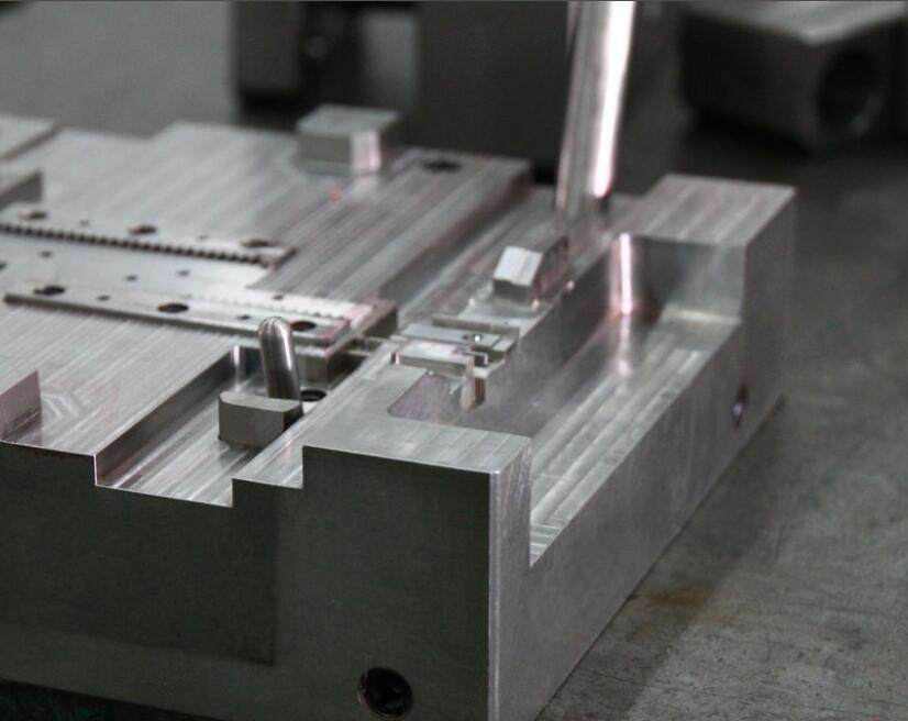 How to apply injection mold to product packaging industry